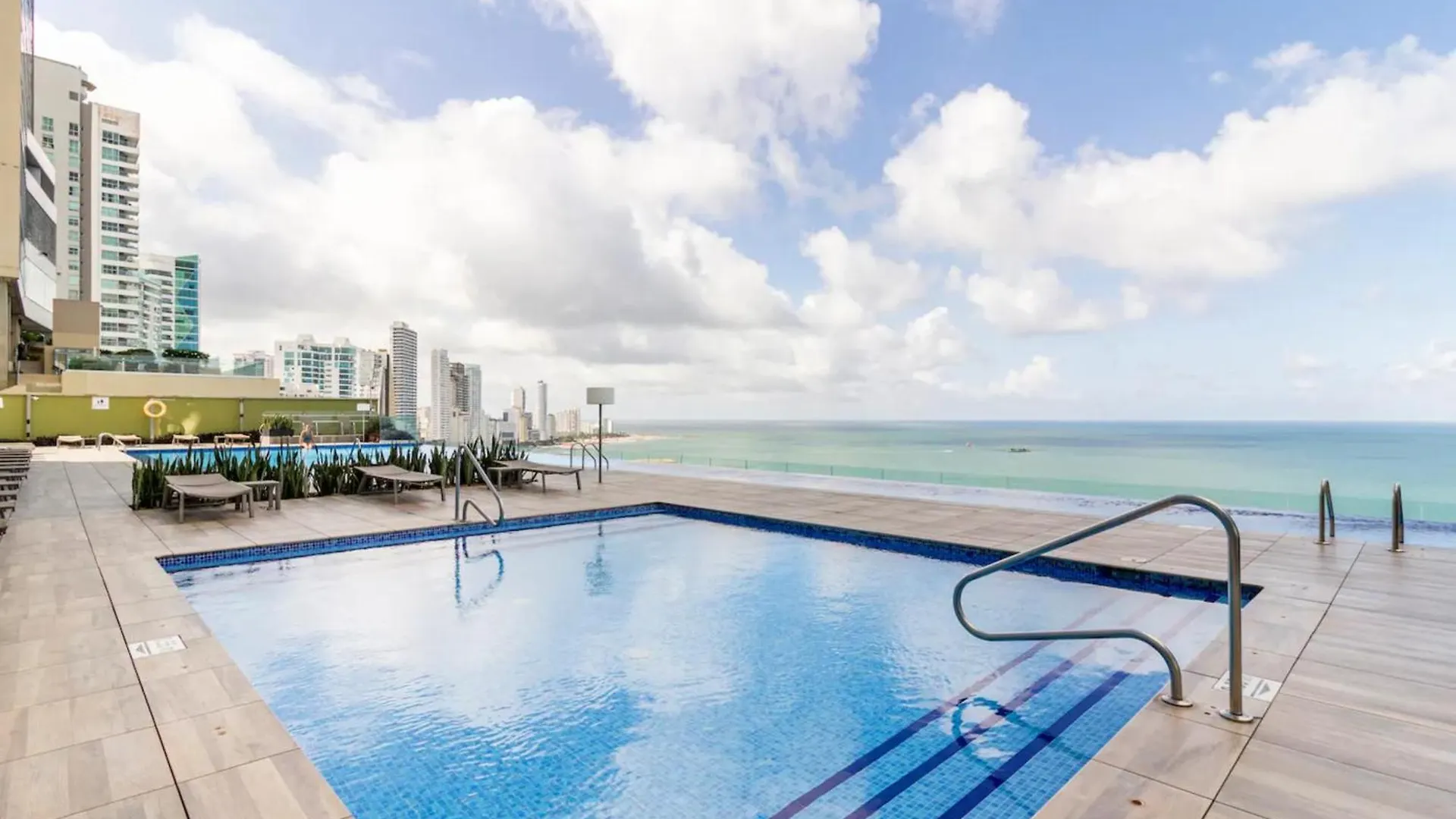 Apartasuites Edificio H2 - Vistas Al Mar & Bahia Cartagena