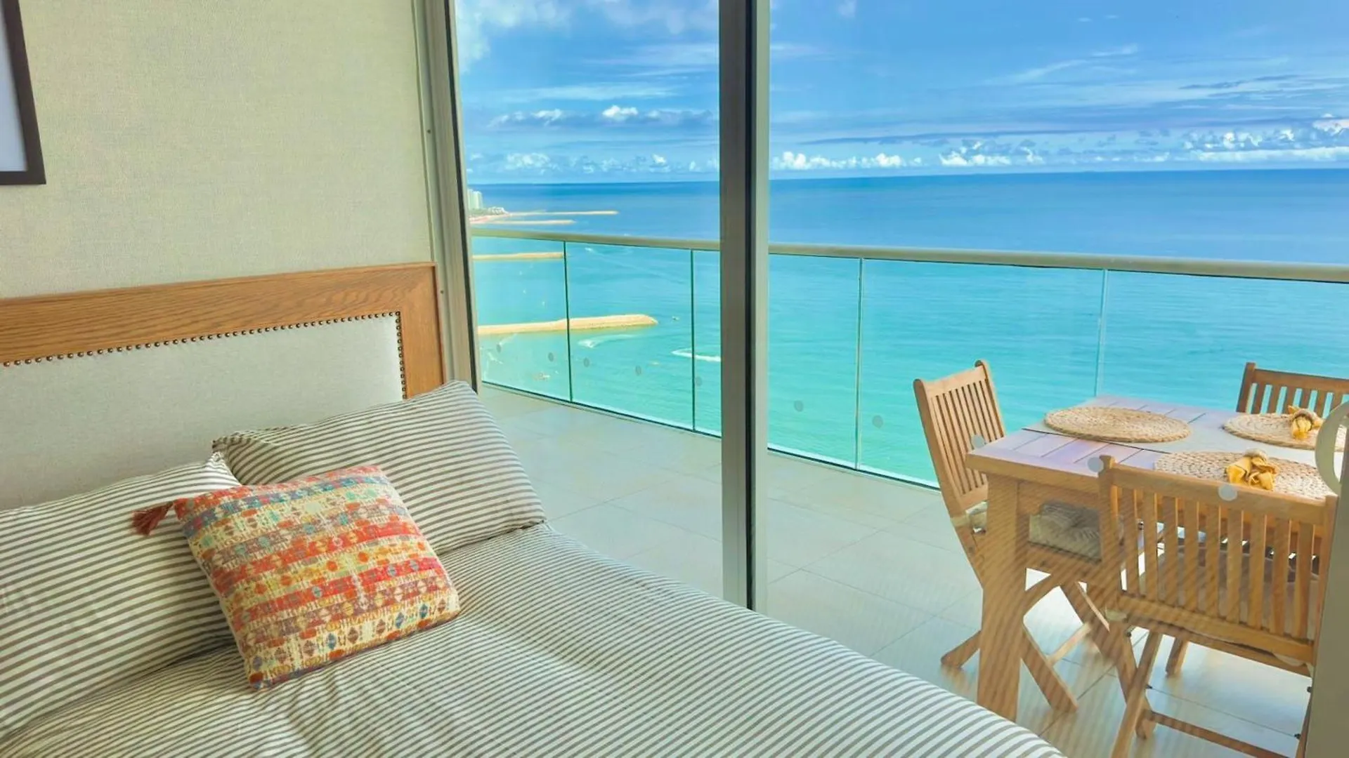Apartasuites Edificio H2 - Vistas Al Mar & Bahia Cartagena 0*,  Colombia