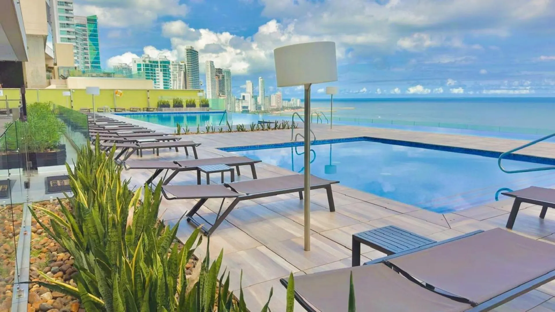 Apartasuites Edificio H2 - Vistas Al Mar & Bahia Cartagena Colombia